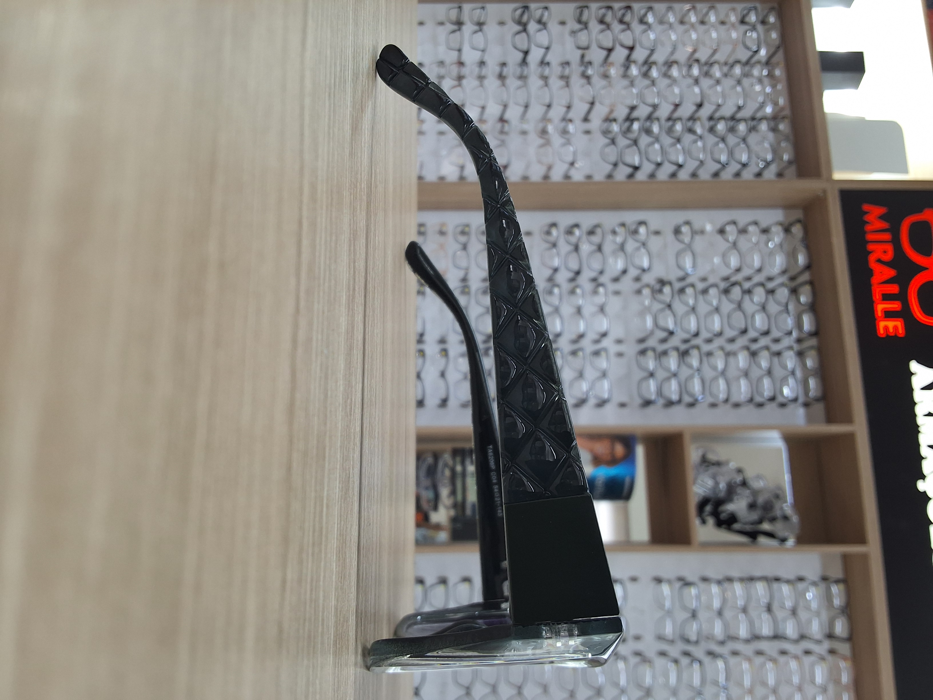 Óculos Solar Feminino Quadrado Preto com Haste Texturizada Miralle Diamond Black — foto 2 — Óculos Atacado Optico