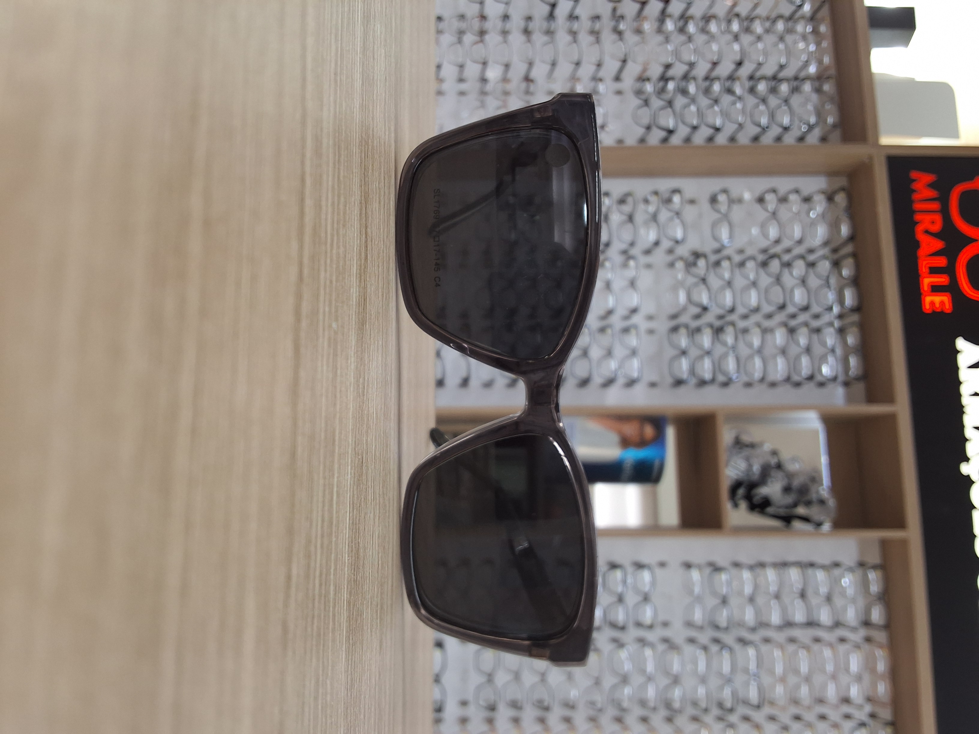 Óculos Solar Feminino SL1769 C4 Fumê Translúcido com Lentes Fumê e Proteção UV400 — Óculos Atacado Optico