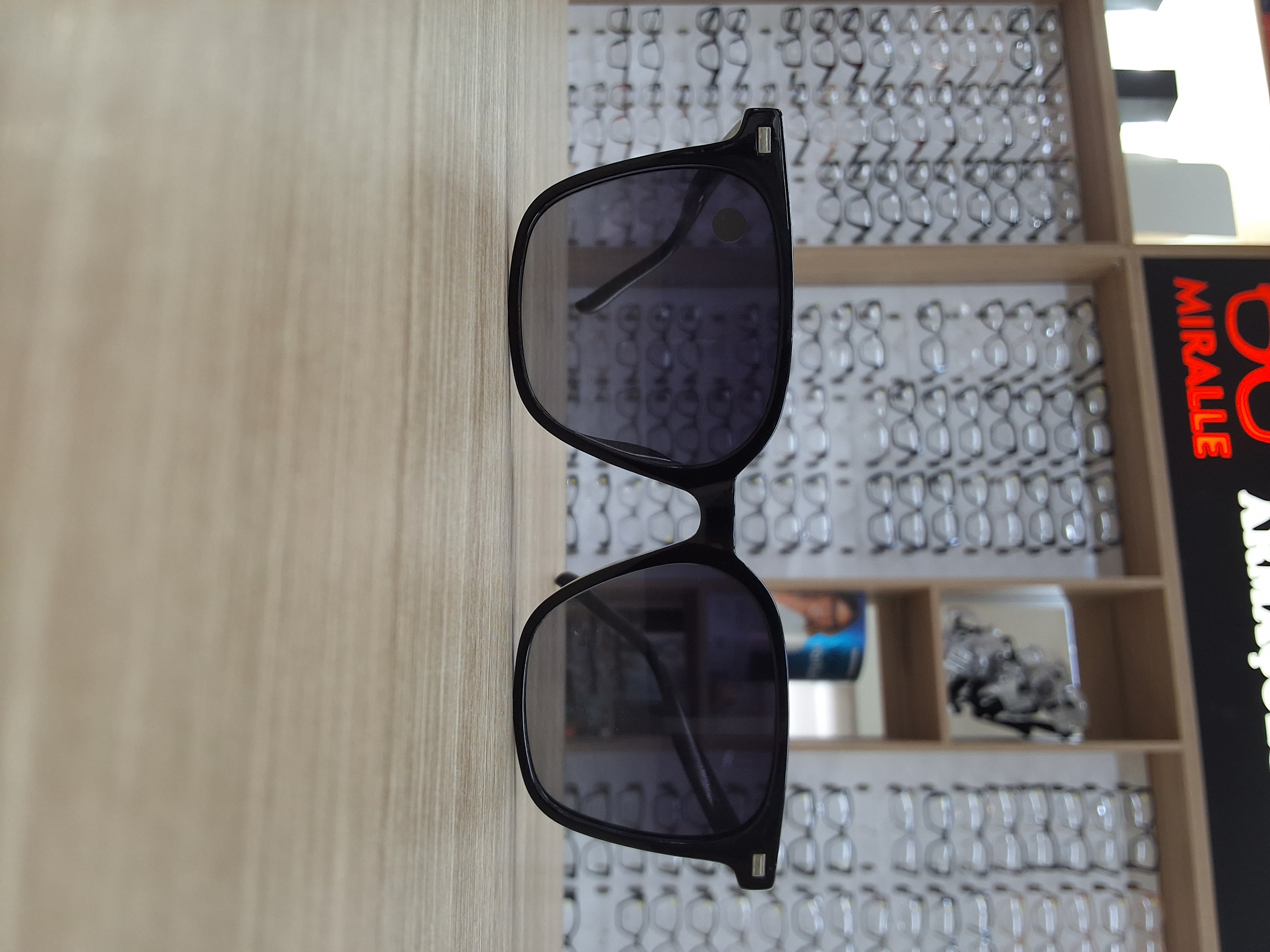 Óculos Solar Unissex Quadrado Preto com Lentes Fumê Degradê Miralle Classic Black — Óculos Atacado Optico