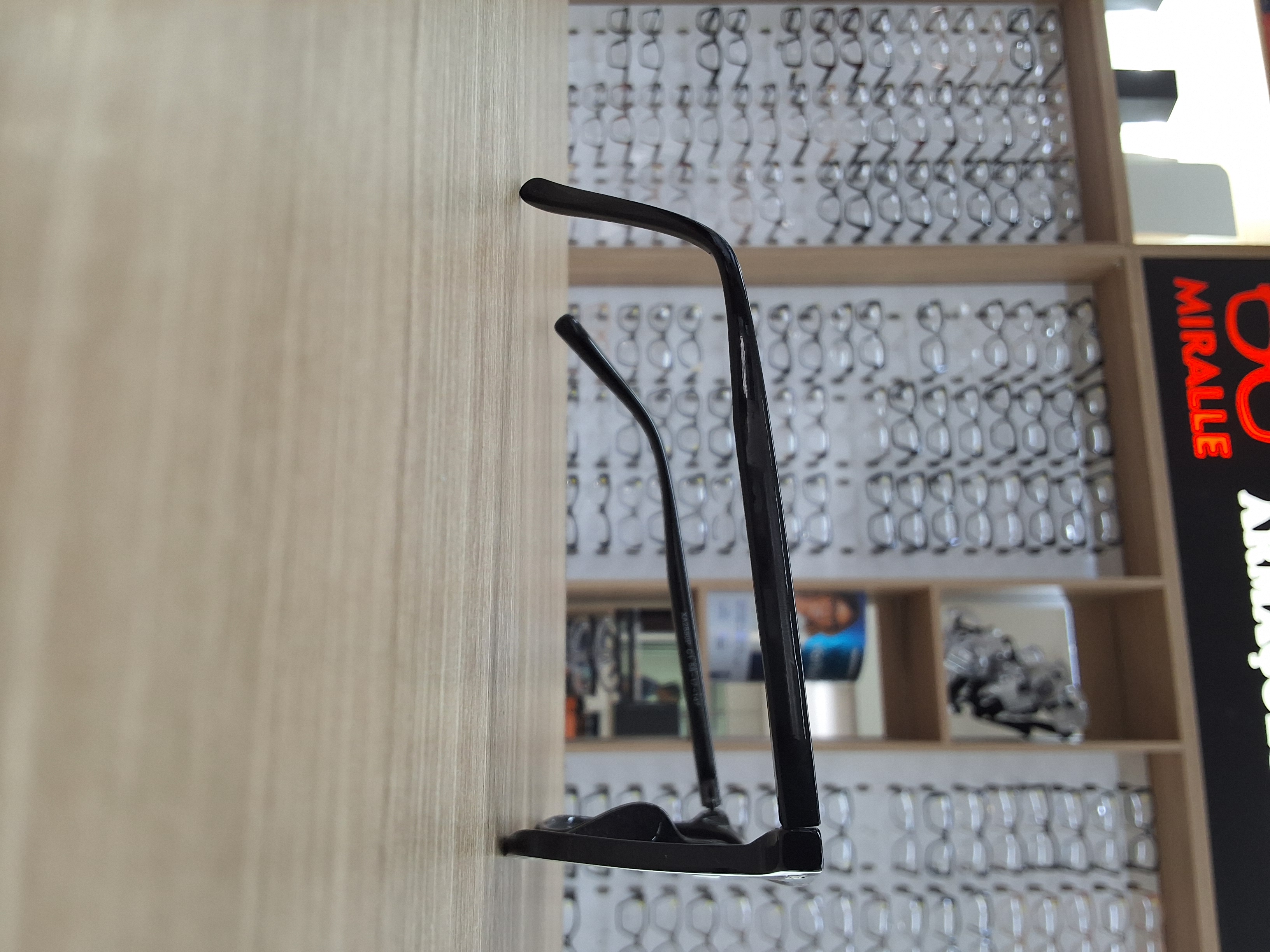 Óculos Solar Unissex Quadrado Preto com Lentes Fumê Degradê Miralle Classic Black — foto 2 — Óculos Atacado Optico