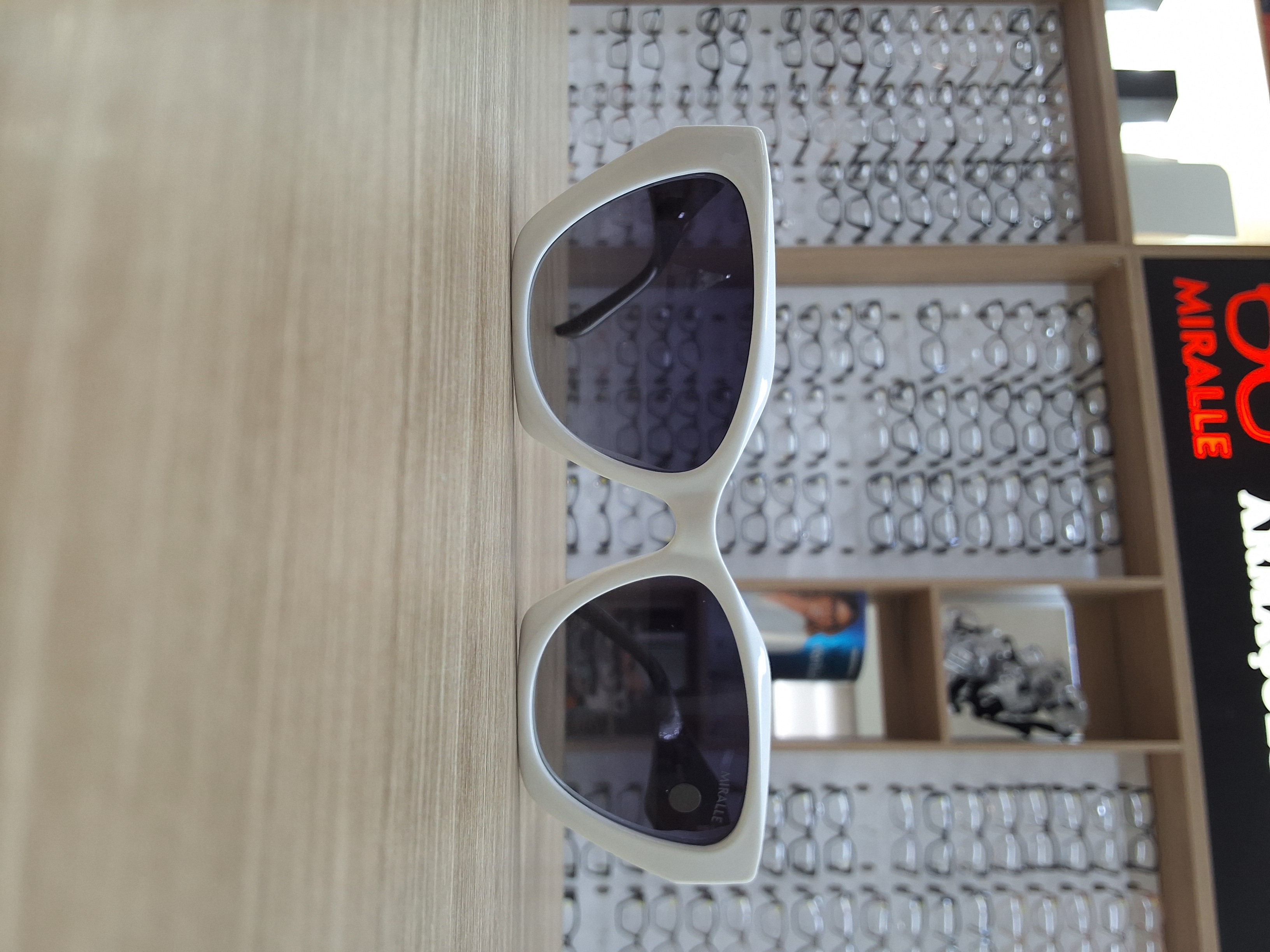 Óculos Solar Feminino Cat Eye Branco e Preto Miralle Monaco Pearl — Óculos Atacado Optico