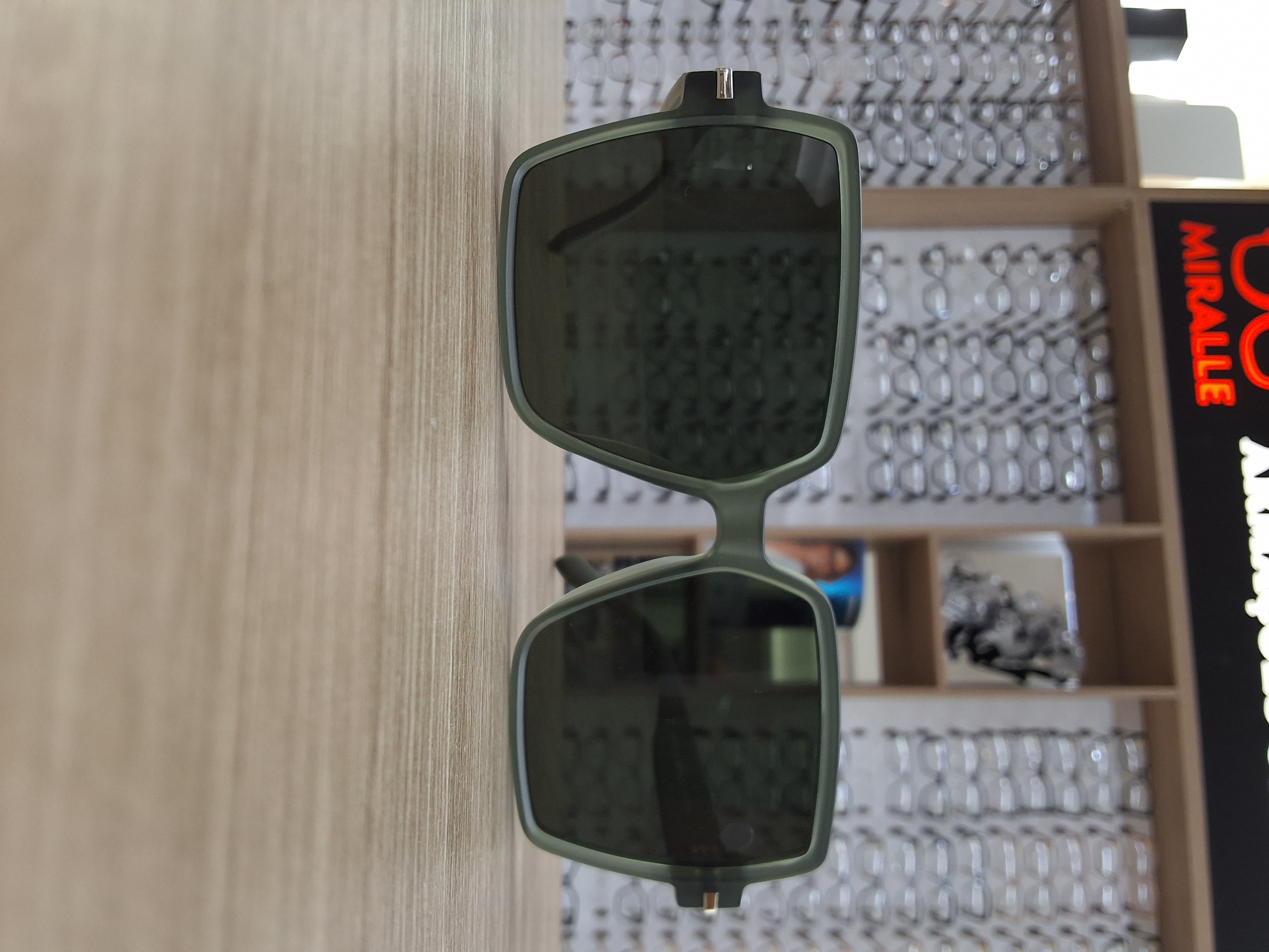 Óculos de Sol Feminino AF6725 Verde Militar — Óculos Atacado Optico
