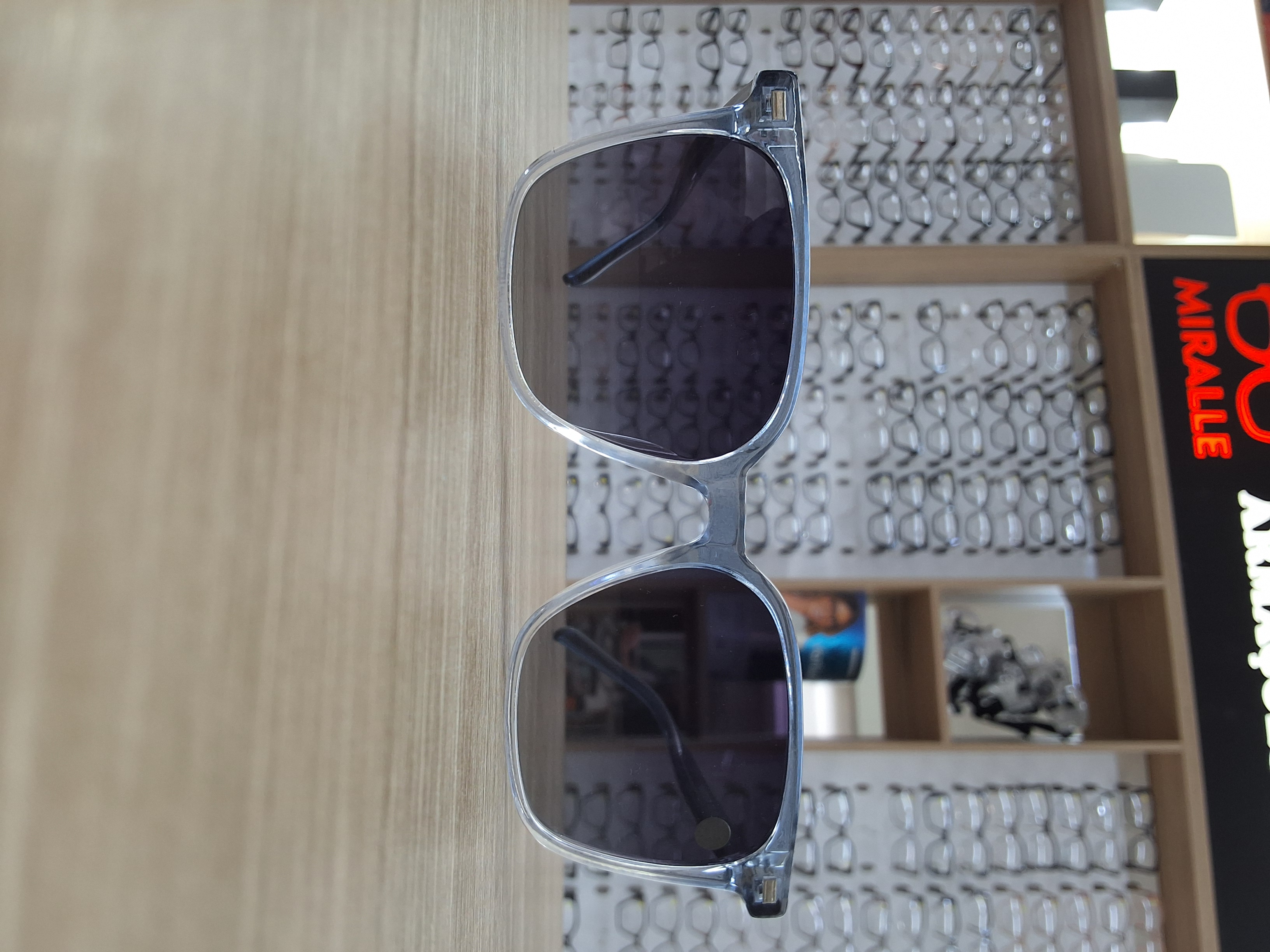 Óculos Solar Masculino Quadrado Cristal Fumê com Hastes Azul Miralle — Óculos Atacado Optico