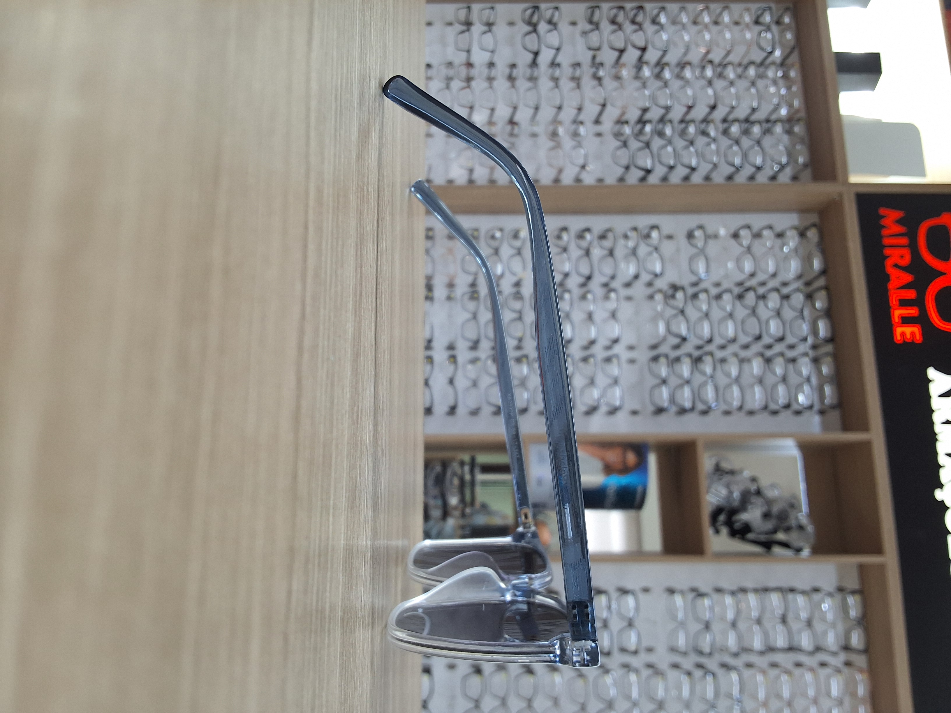 Óculos Solar Masculino Quadrado Cristal Fumê com Hastes Azul Miralle — foto 2 — Óculos Atacado Optico