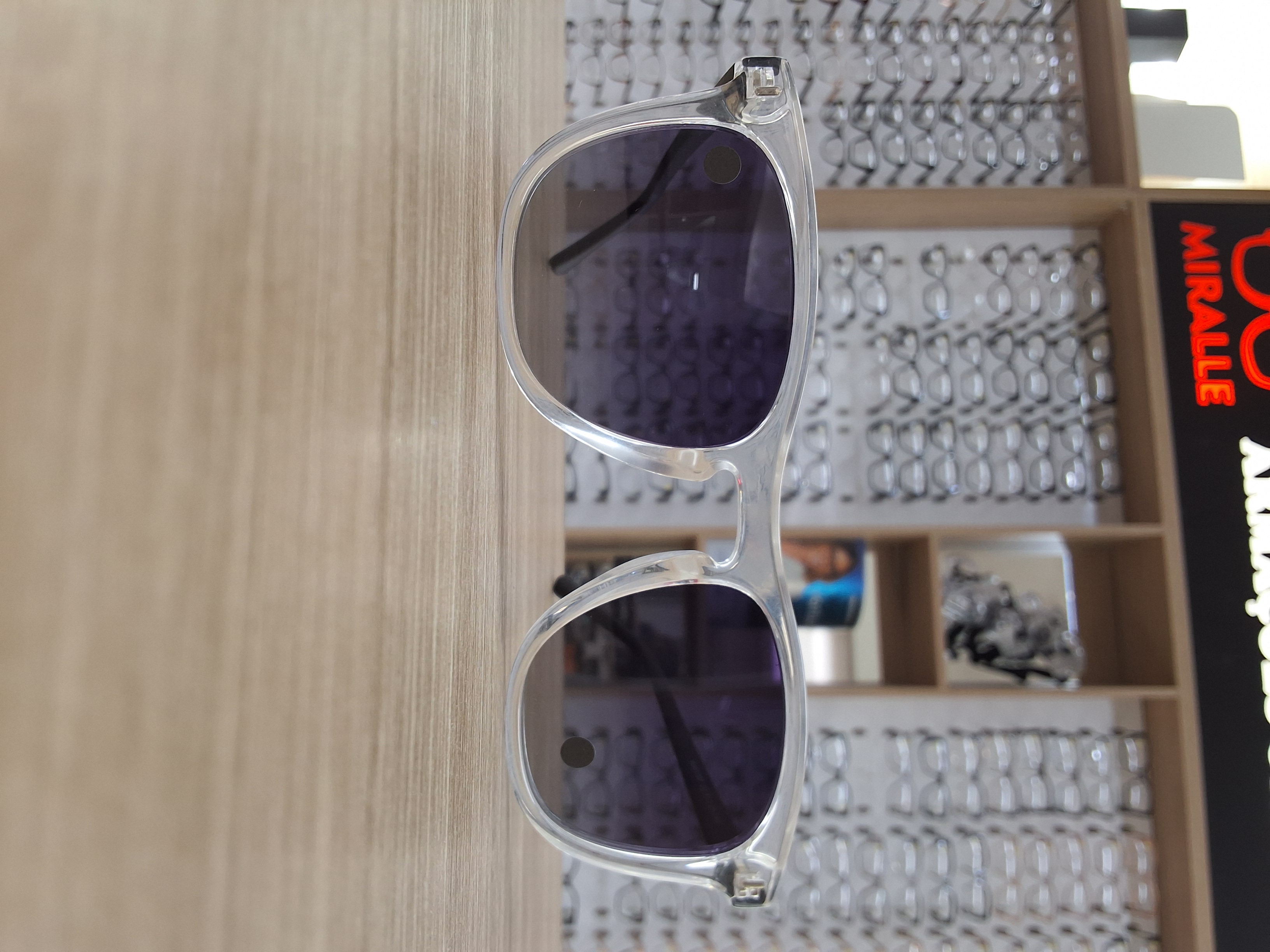 Óculos Solar Unissex Cristal Transparente com Lentes Fumê e Proteção UV400 — Óculos Atacado Optico