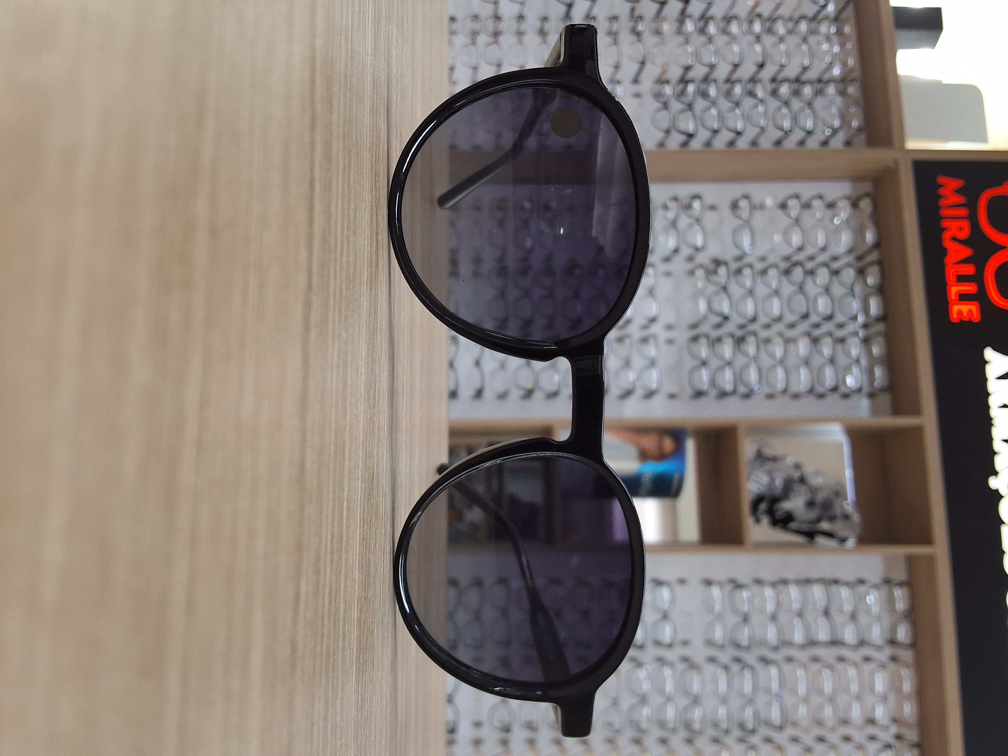Óculos Solar Unissex WA811P C1 Preto com Lentes Fumê — Óculos Atacado Optico